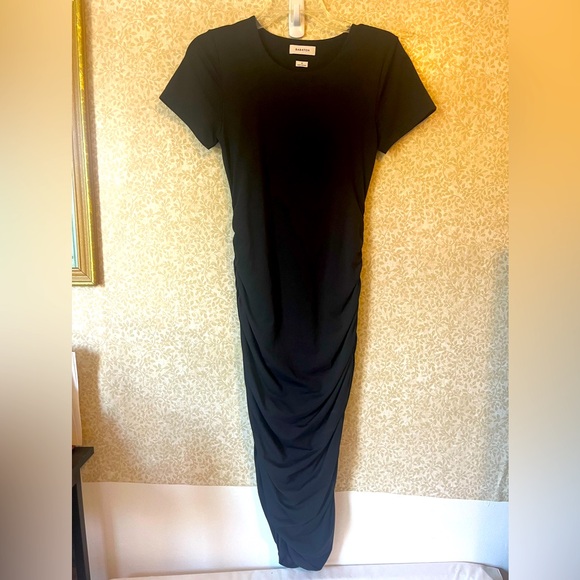 Aritzia short sleeve Contour Ruched black dress - Picture 2 of 8